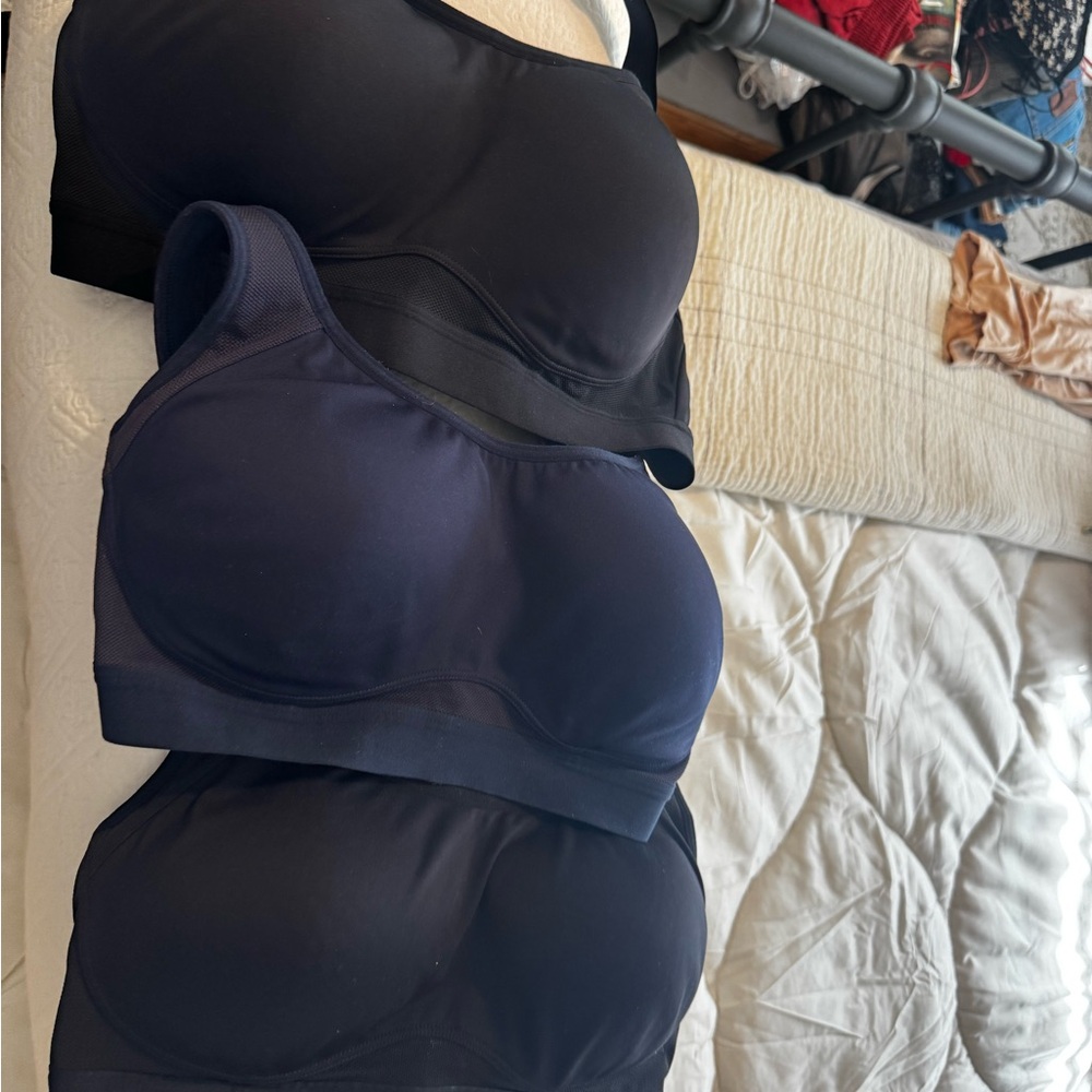 2 Women's full support sport bras